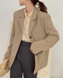 4 cách kết hợp áo sơ mi + áo khoác thanh lịch, nhẹ nhàng để nàng công sở diện khi trời ấm lên