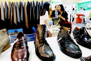 Tỷ trọng nhập nguyên phụ liệu dệt may và da giày từ Trung Quốc tiếp tục tăng cao
